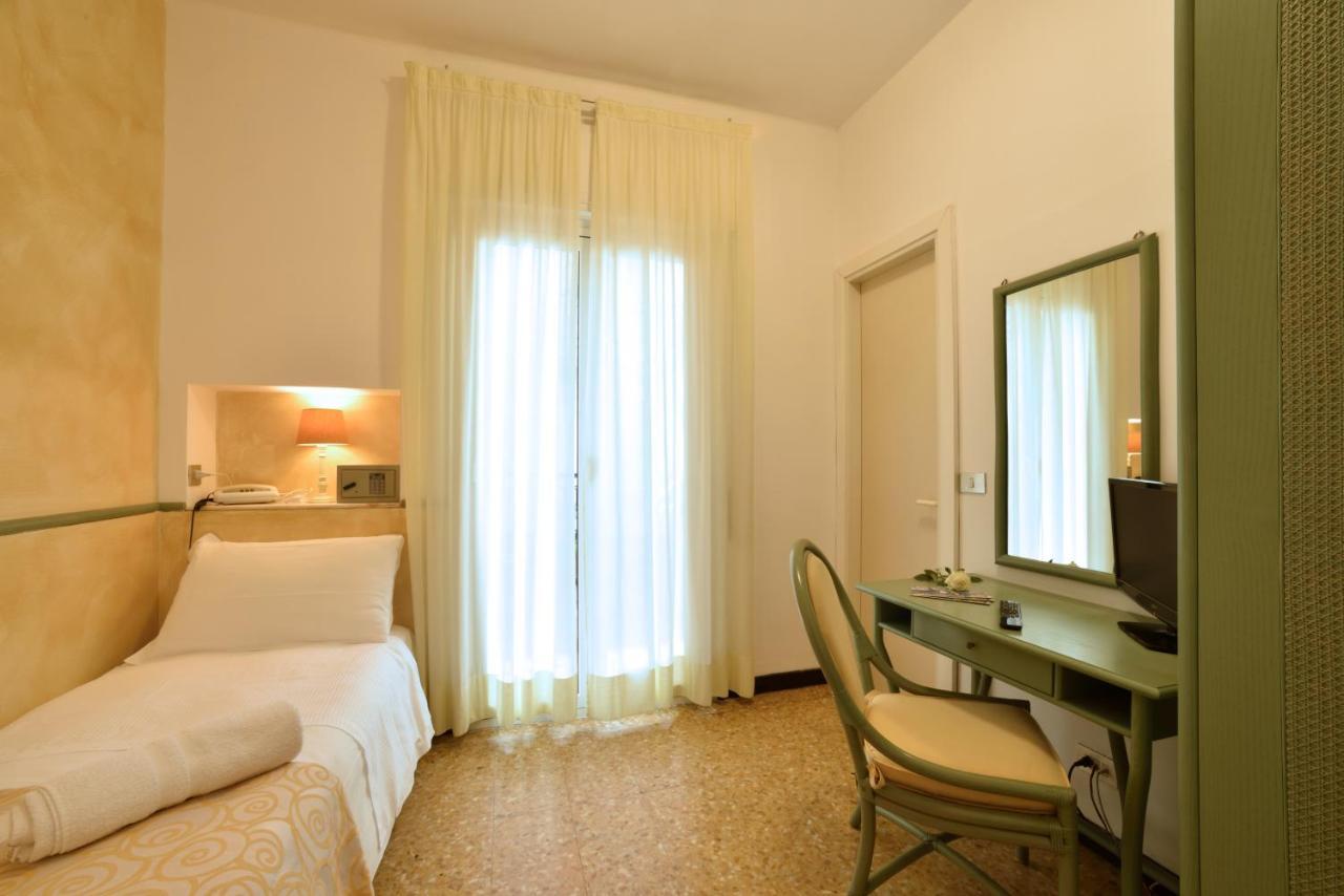 Hotel Morchio Diano Marina Exterior foto