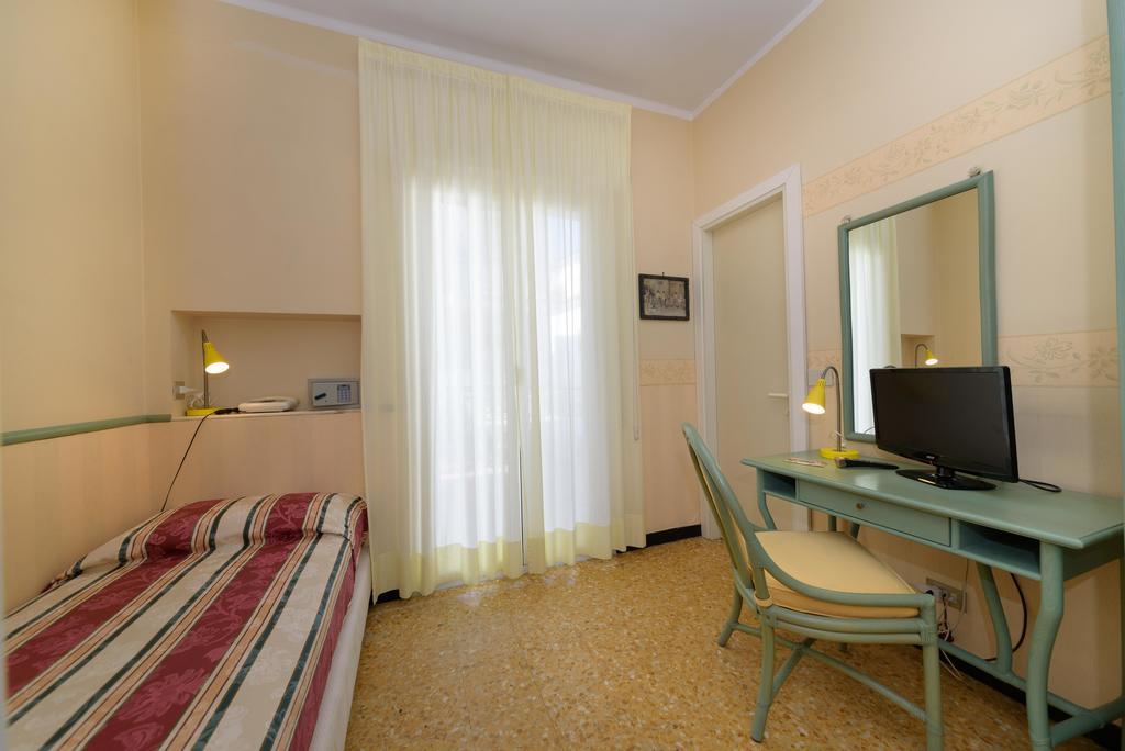Hotel Morchio Diano Marina Exterior foto